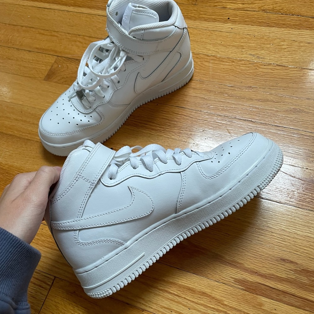 Nike Youth Air Force 1s - White size 6.5Y (fits womens 8)